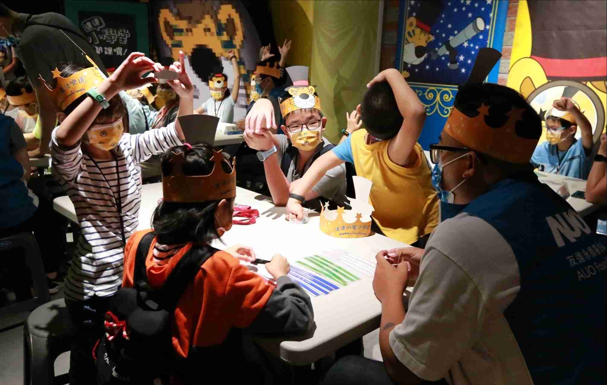 JDB电子以永续理念推动全人教育计划，，，，内外结盟储备科普教育人才，，荣获亚太永续行动奖社会共融面的金奖肯定