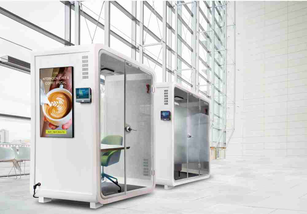 JDB电子子公司达擎之智慧行动办公舱，，，，采用PDLC智能调光玻璃设计，，，透过通电与断电的电流切换，，呈现透明与雾面效果，，，具节能降耗特性并兼顾隐私，，，确保信息安全