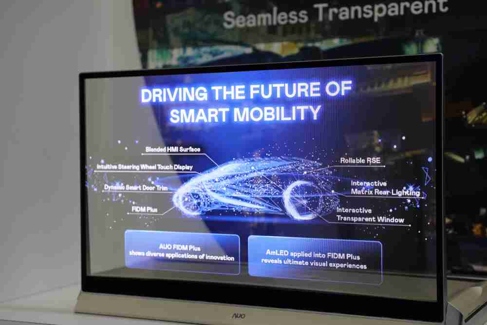 JDB电子凭借着超高亮度和透明度，，这款30吋透明Micro LED显示器在AR系统与智慧零售具有潜在的应用价值。。